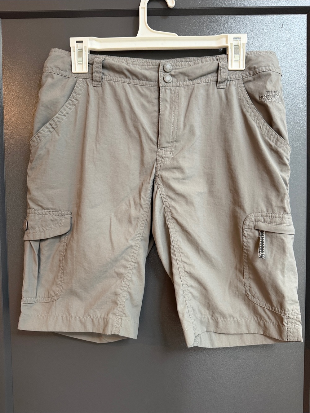 The North Face women’s Gray Cargo Shorts size 8
